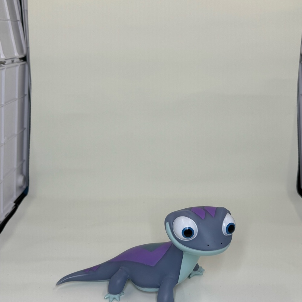Disney Frozen 2 Bruni Mood Light |Salamander LED Lamp